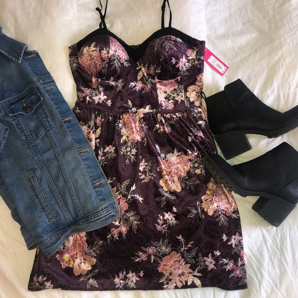 Beautiful, floral day dress, NEVER WORN!